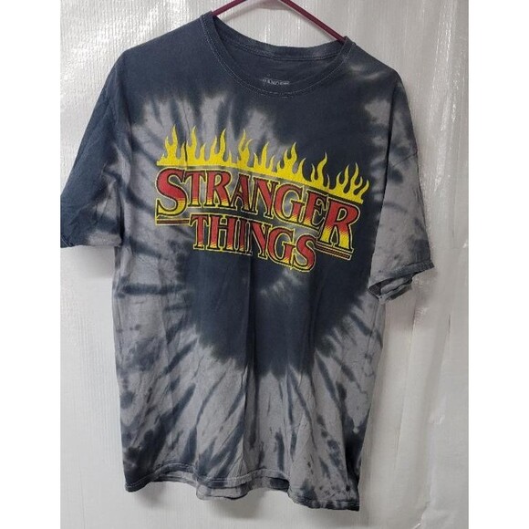 Stranger Things Flame Title Gray Tie Dye Shirt Size Large Retro 80s Graphic - Picture 1 of 6